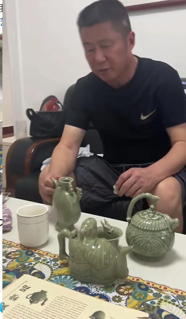 4个茶壶网友：最后那个壶是下毒神器OG网站女生展示父亲从西安带回的(图5)